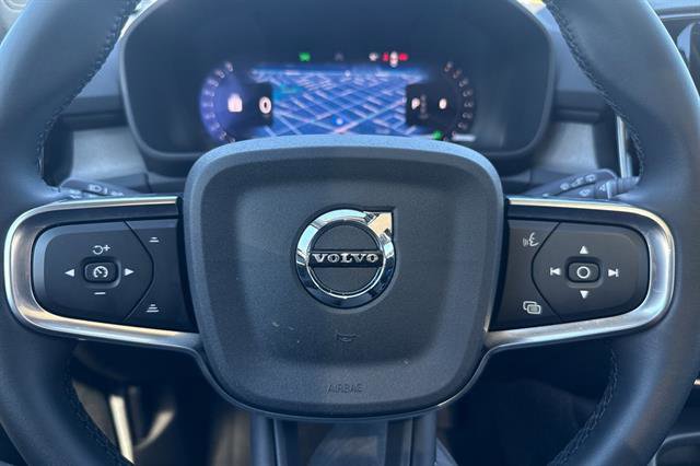 Certified 2025 Volvo XC40 B5 Core AWD/4WD image 26