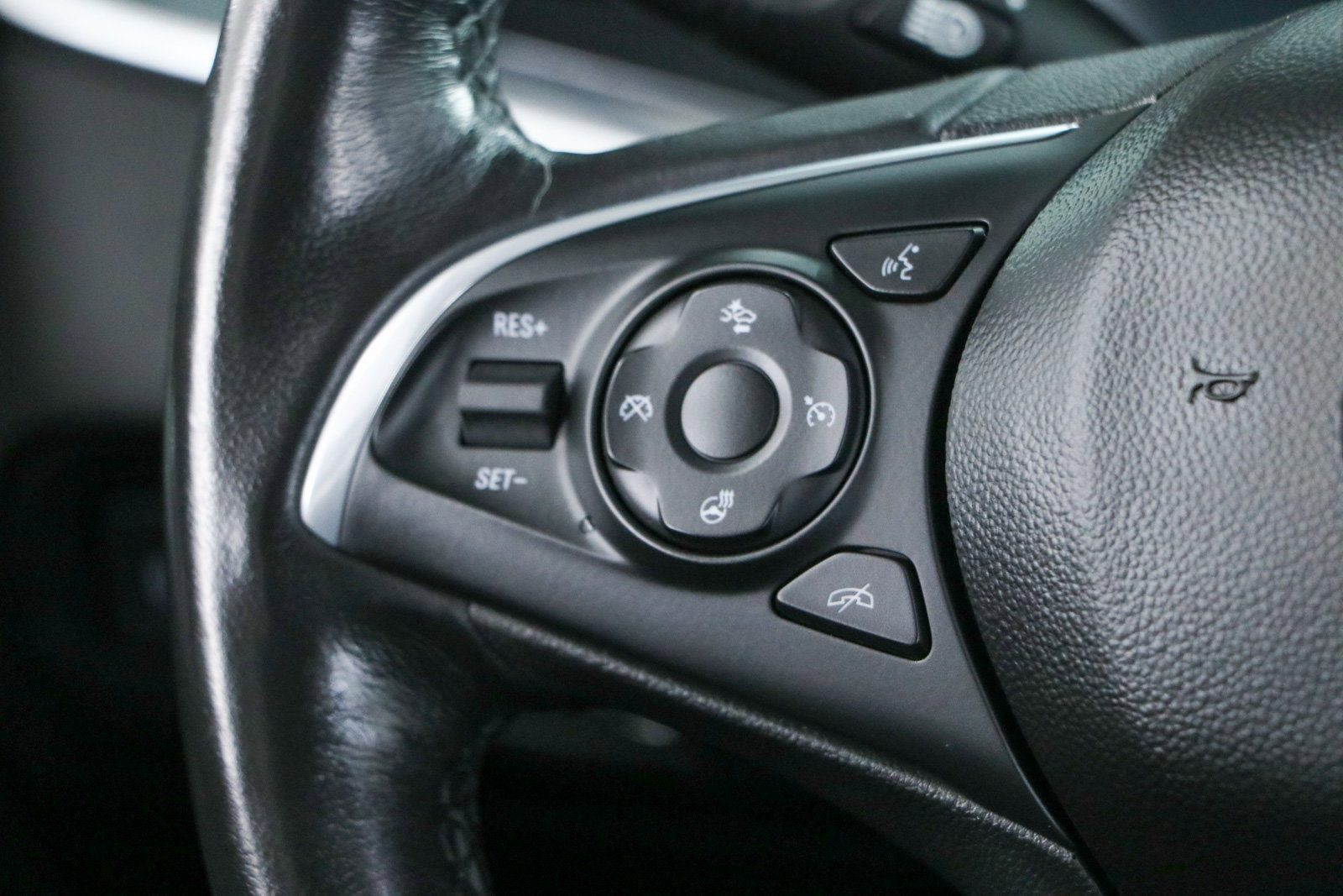 Used 2020 Buick Enclave Premium w/ Sun and Sites Package FWD image 13