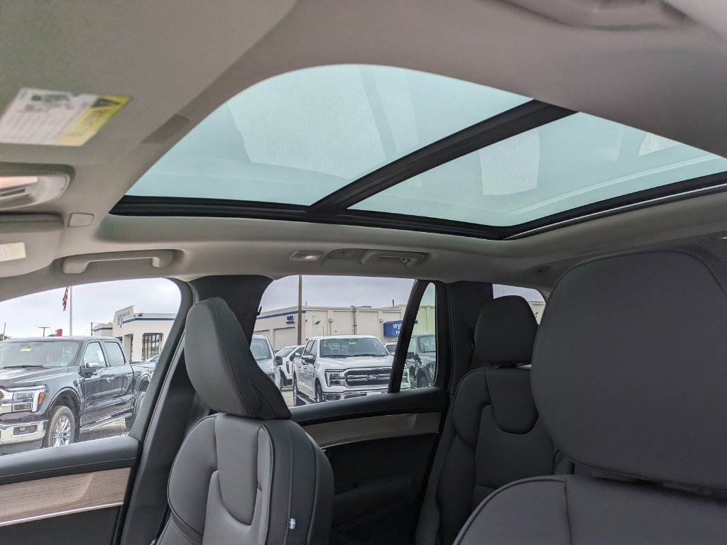 New 2026 Volvo XC90 B6 Plus w/ Protection Package Premier AWD/4WD image 19