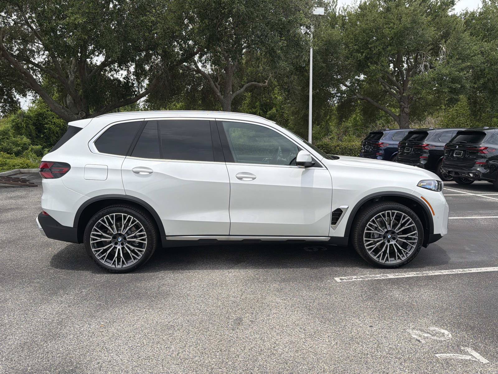 New 2026 BMW X5 sDrive40i w/ Climate Comfort Package RWD image 3