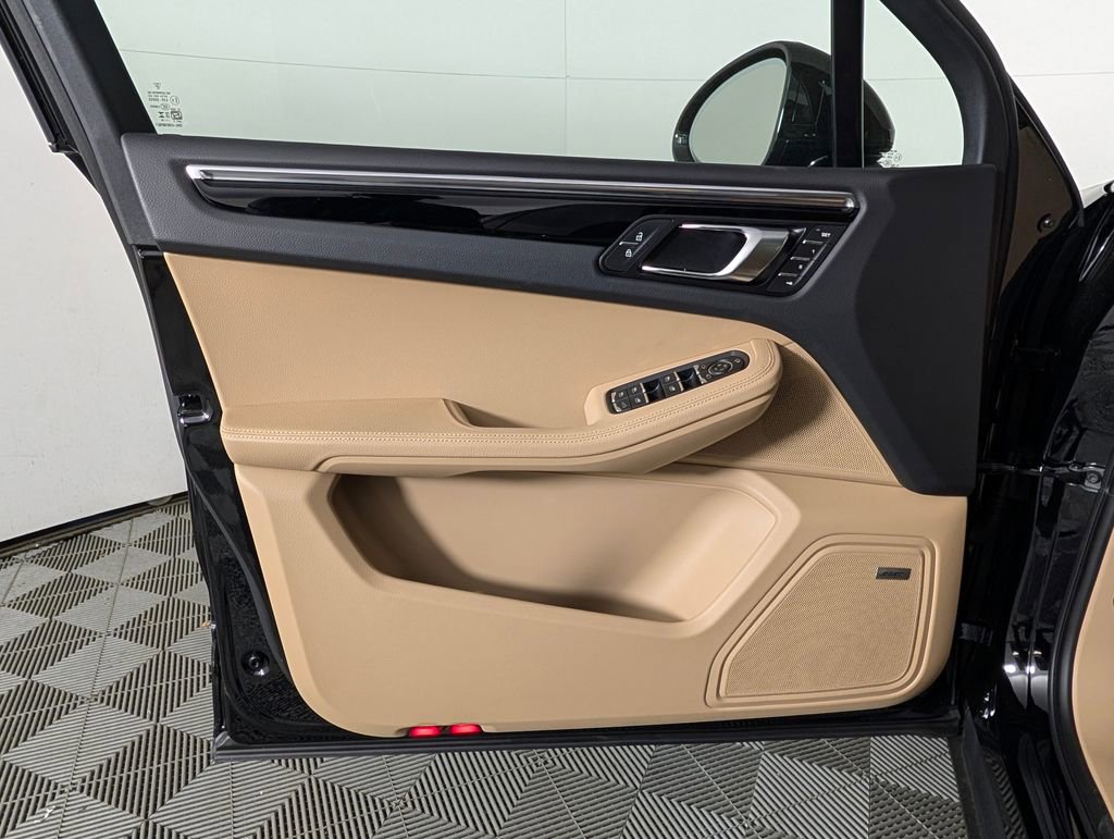 New 2026 Porsche Macan image 24