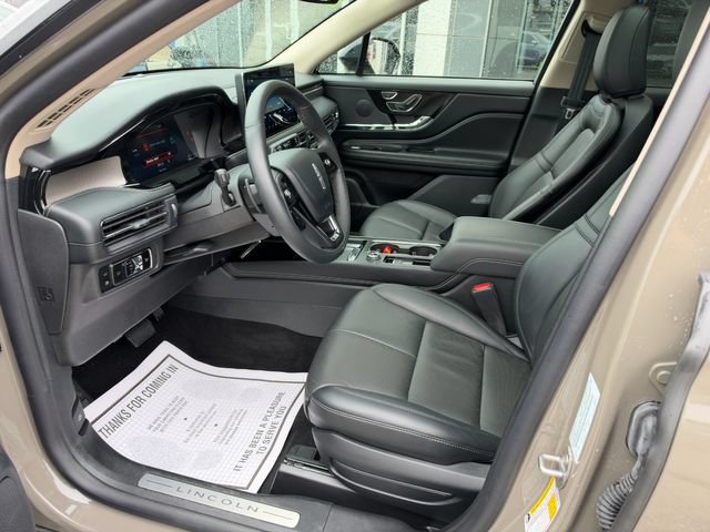 Used 2025 Lincoln Corsair Grand Touring w/ Jet Appearance Package AWD/4WD image 16
