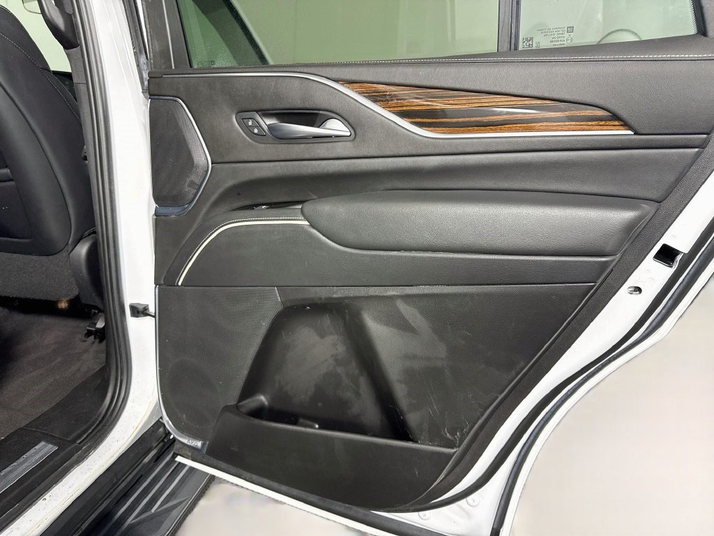 Used 2023 Cadillac Escalade Premium Luxury RWD image 27