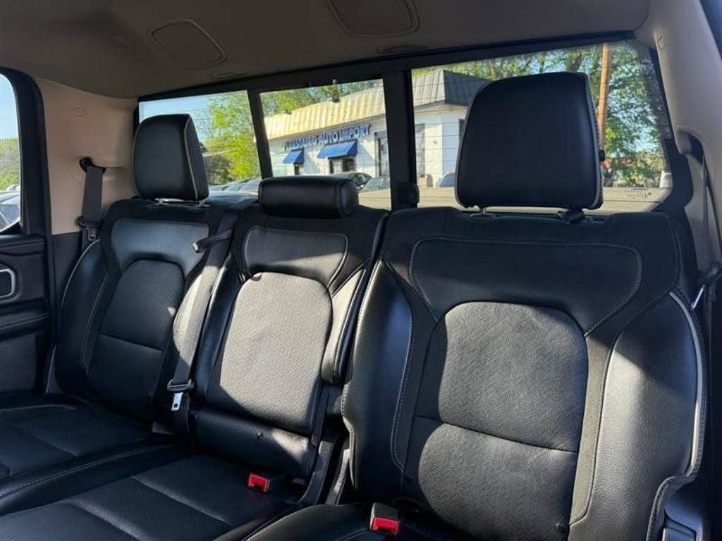 Used 2019 RAM 1500 Laramie AWD/4WD image 11