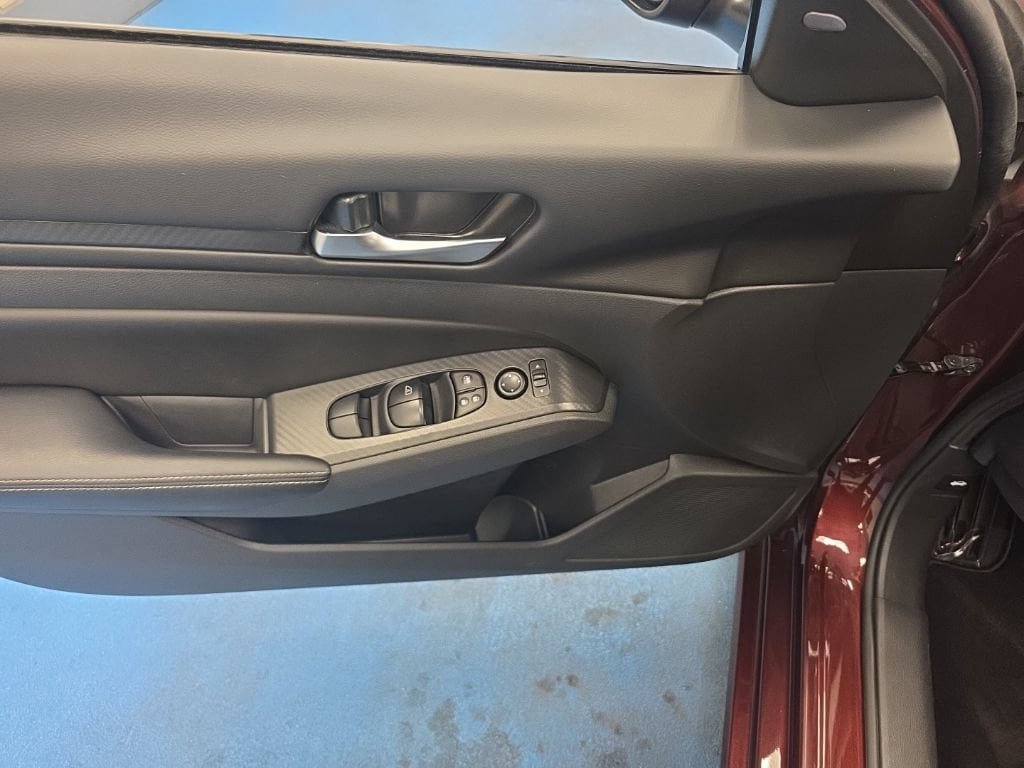 Used 2024 Nissan Altima 2.5 SV FWD image 17
