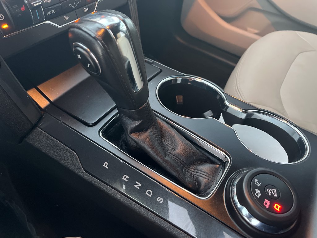 Used 2018 Ford Explorer XLT w/ Equipment Group 202A AWD/4WD image 24