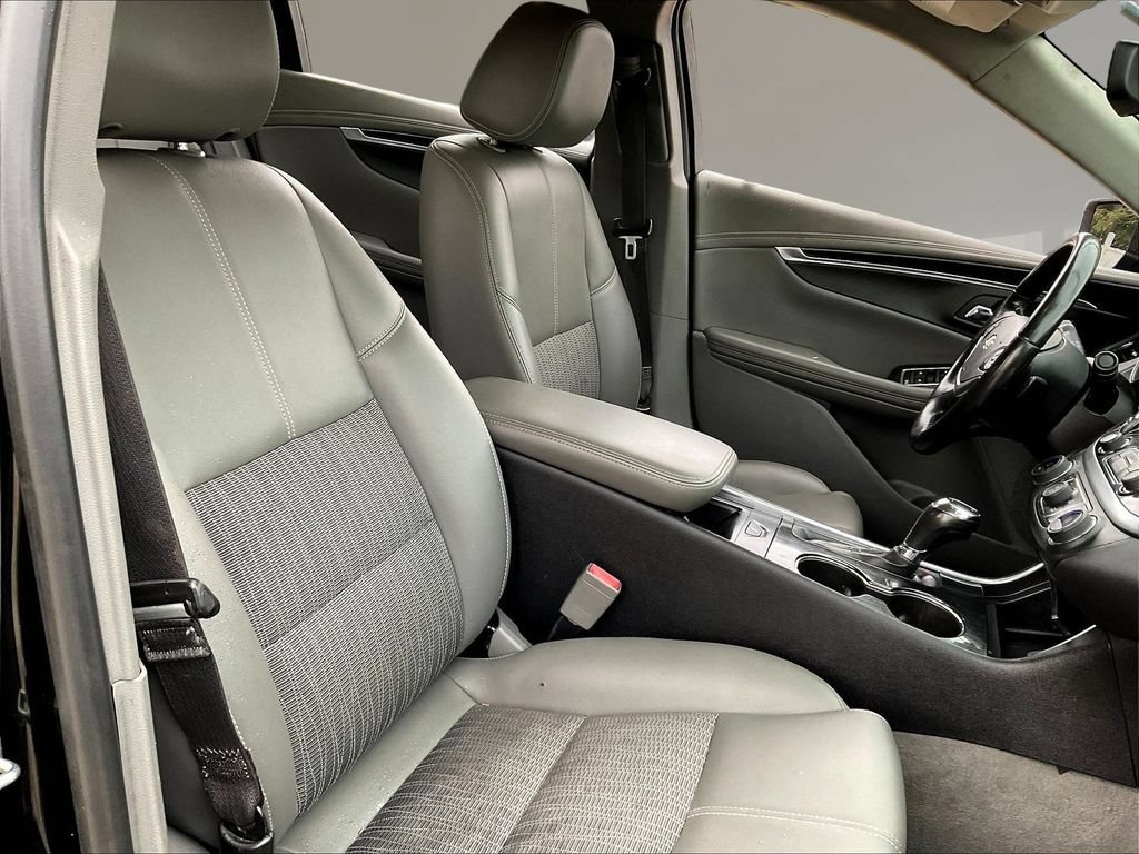Used 2018 Chevrolet Impala LT FWD image 27