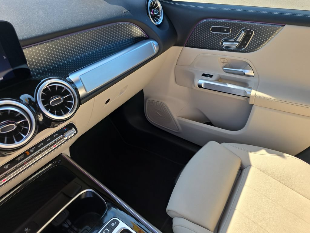 Used 2026 Mercedes-Benz GLB 250 4MATIC image 32