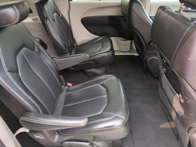 Used 2024 Chrysler Pacifica Touring-L FWD image 26