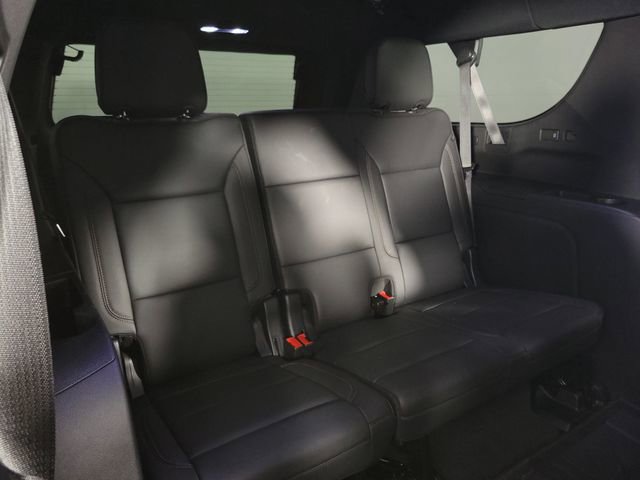 Used 2025 Chevrolet Suburban High Country AWD/4WD image 15