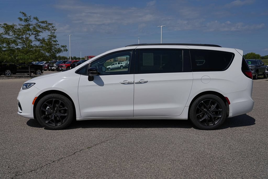 Used 2025 Chrysler Pacifica Limited FWD image 10