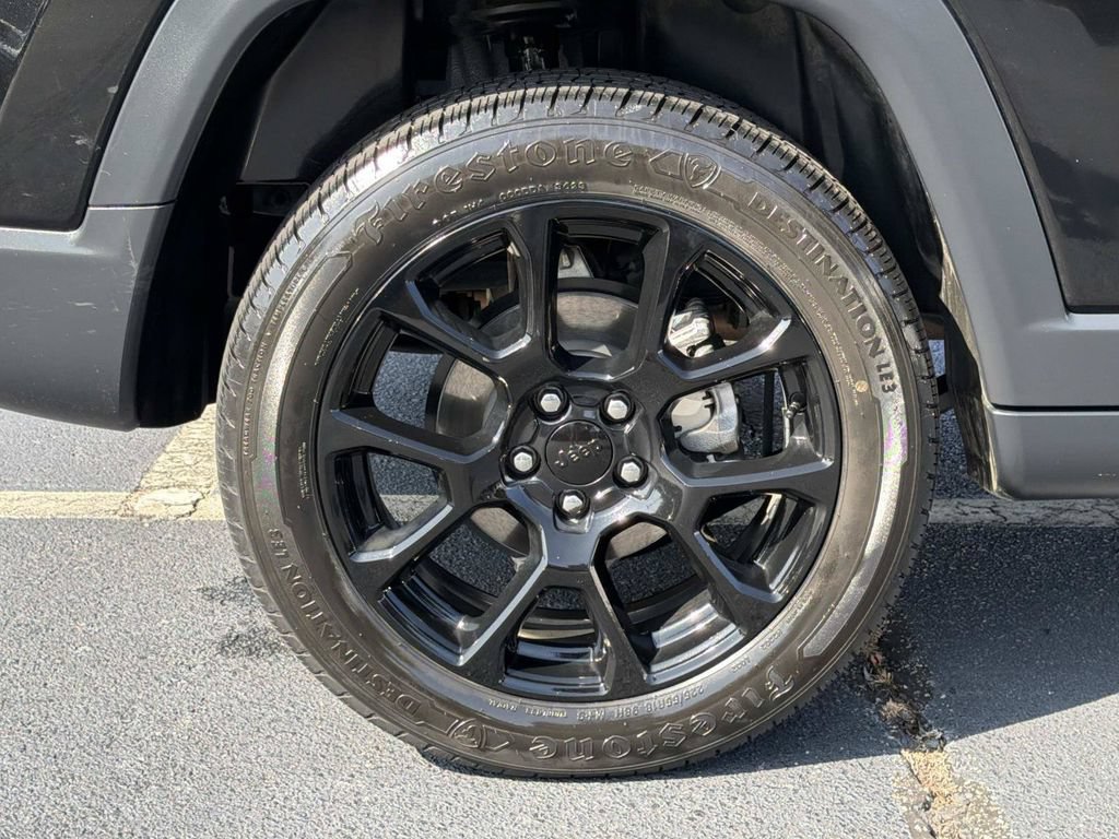 Used 2022 Jeep Compass Latitude w/ Sun and Sound Group AWD/4WD image 9