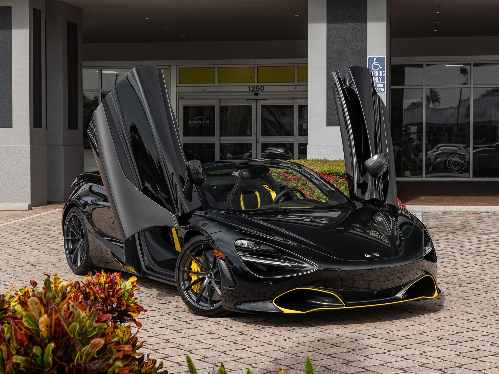 Used 2022 McLaren 720S Spider image 12