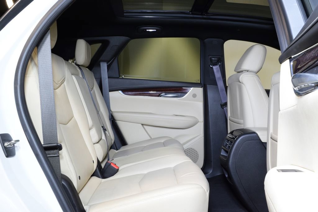 Used 2018 Cadillac XT5 Premium Luxury w/ Driver Assist Package image 29