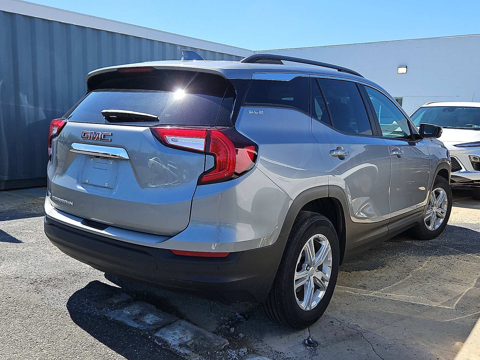 Certified 2023 GMC Terrain SLE w/ Driver Convenience Package FWD image 9