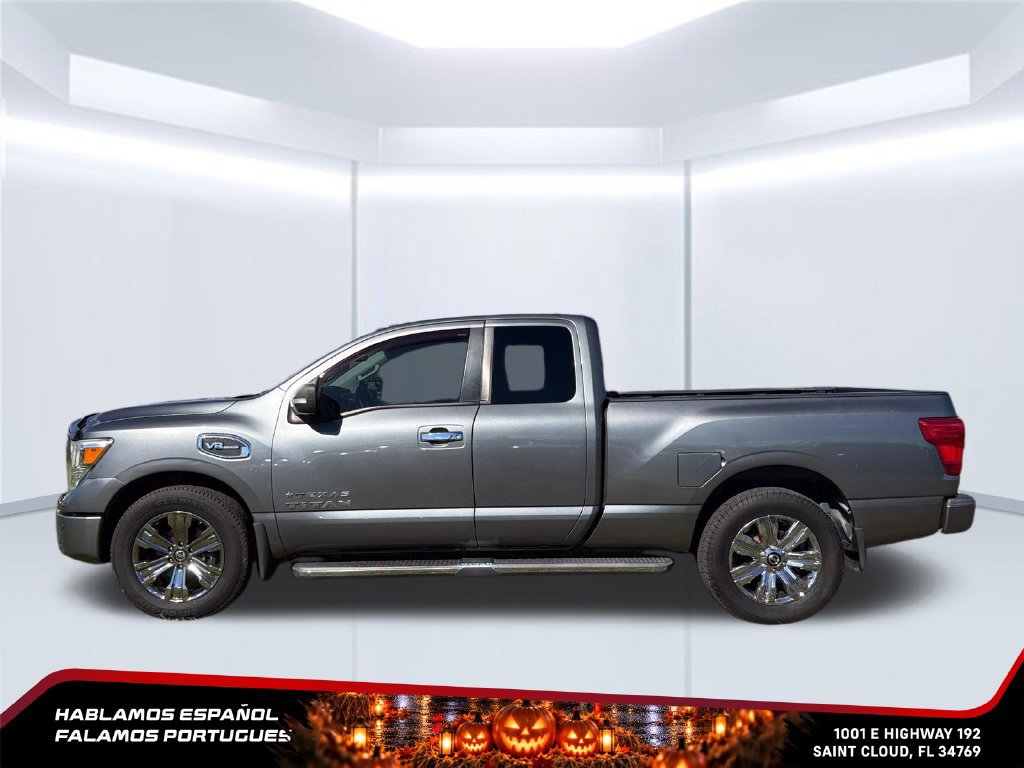 Used 2017 Nissan Titan SV RWD image 2