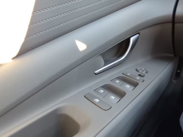 Used 2025 Hyundai Elantra SE FWD image 27
