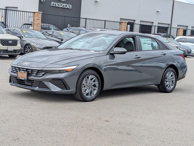 New 2026 Hyundai Elantra Hybrid FWD image 2