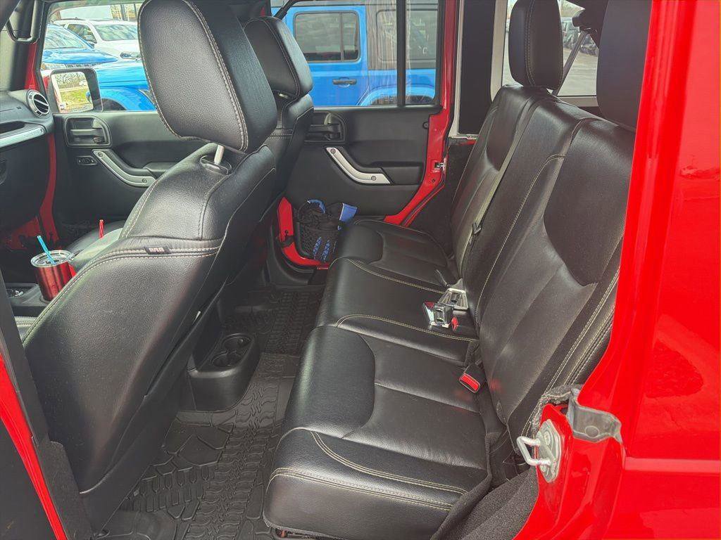 Used 2017 Jeep Wrangler Unlimited Sahara w/ Dual Top Group AWD/4WD image 6