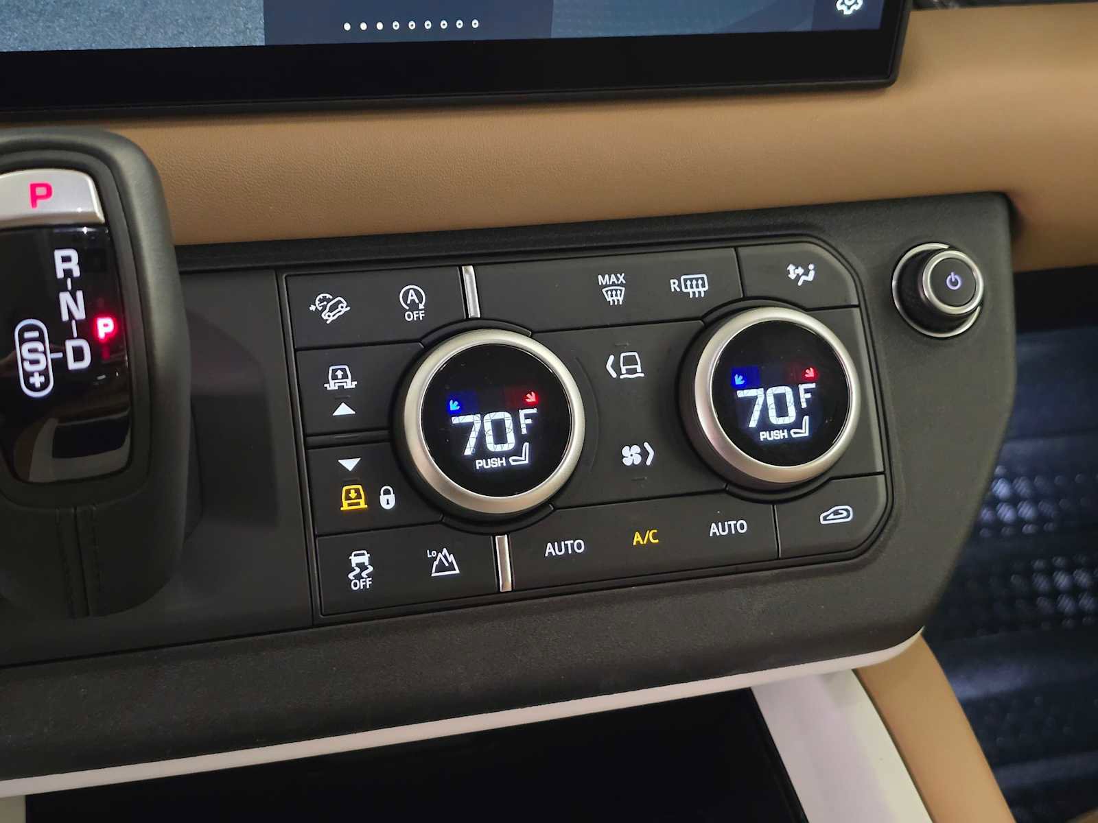 Used 2025 Land Rover Defender 130 S image 31