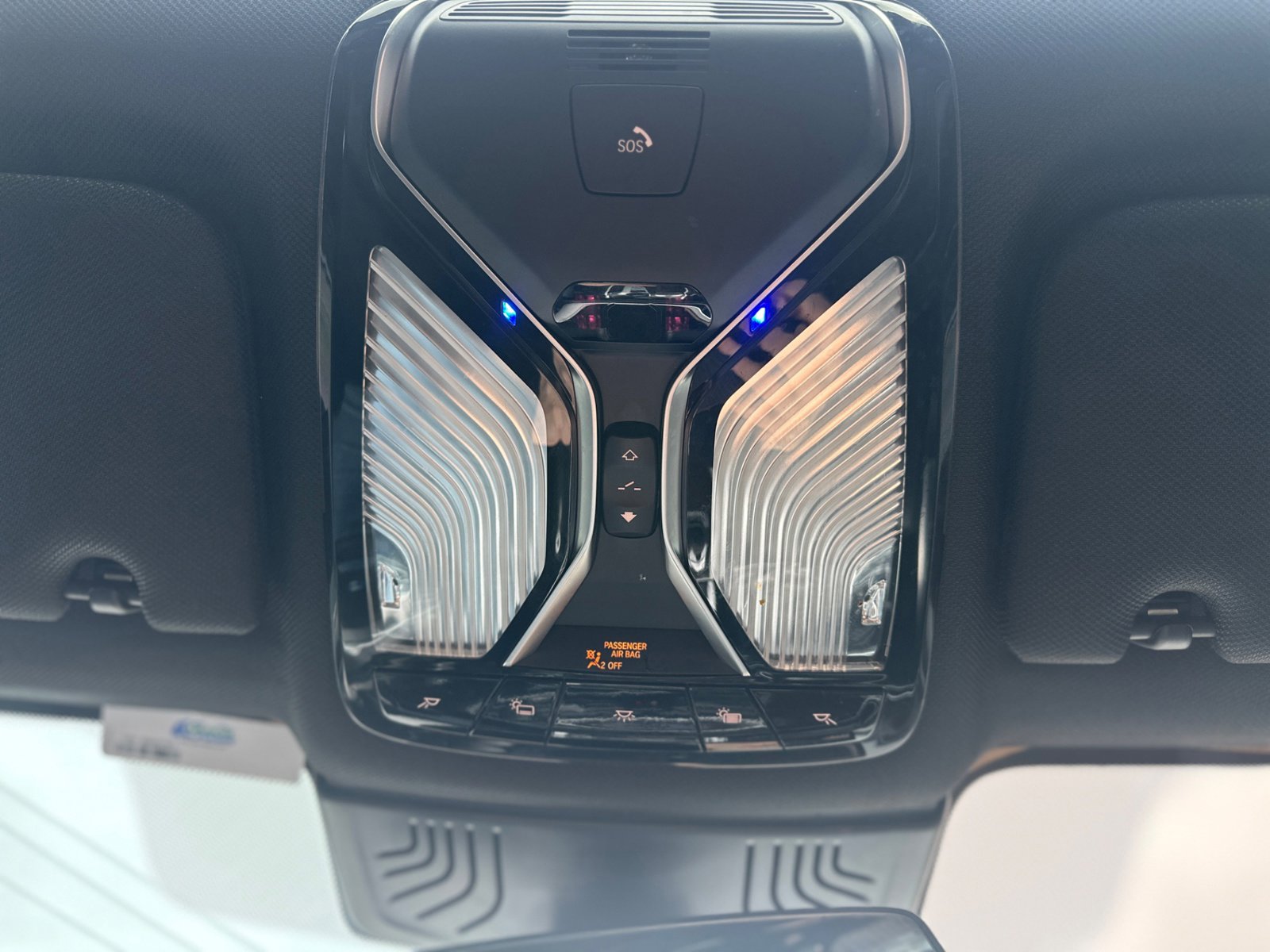 Used 2020 BMW 740i w/ M Sport Package image 38