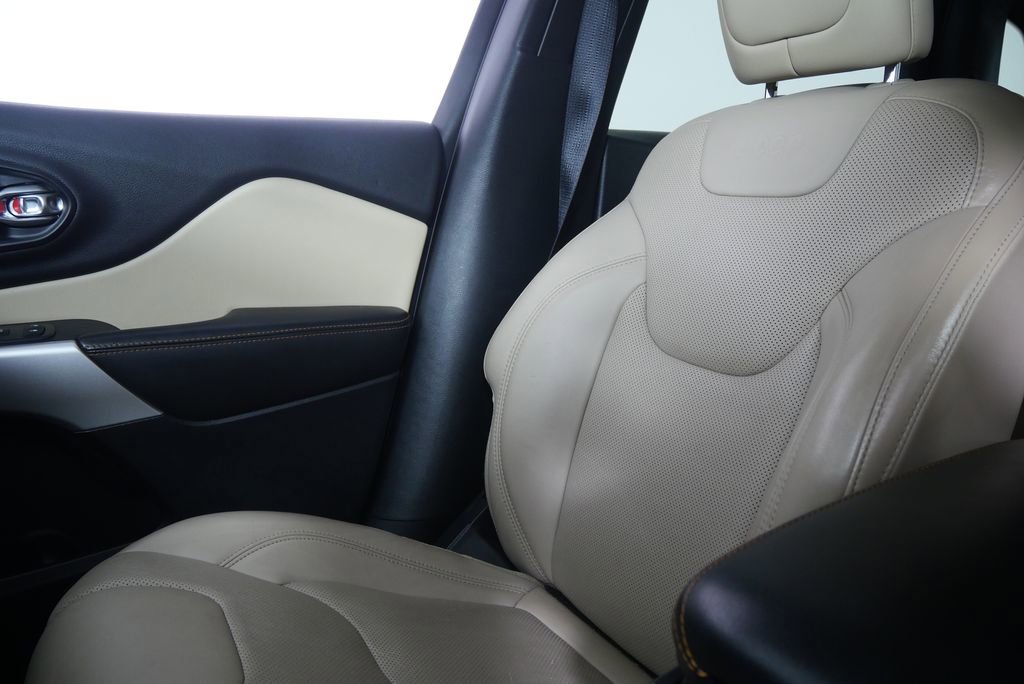 Used 2017 Jeep Cherokee Limited w/ Luxury Group image 26
