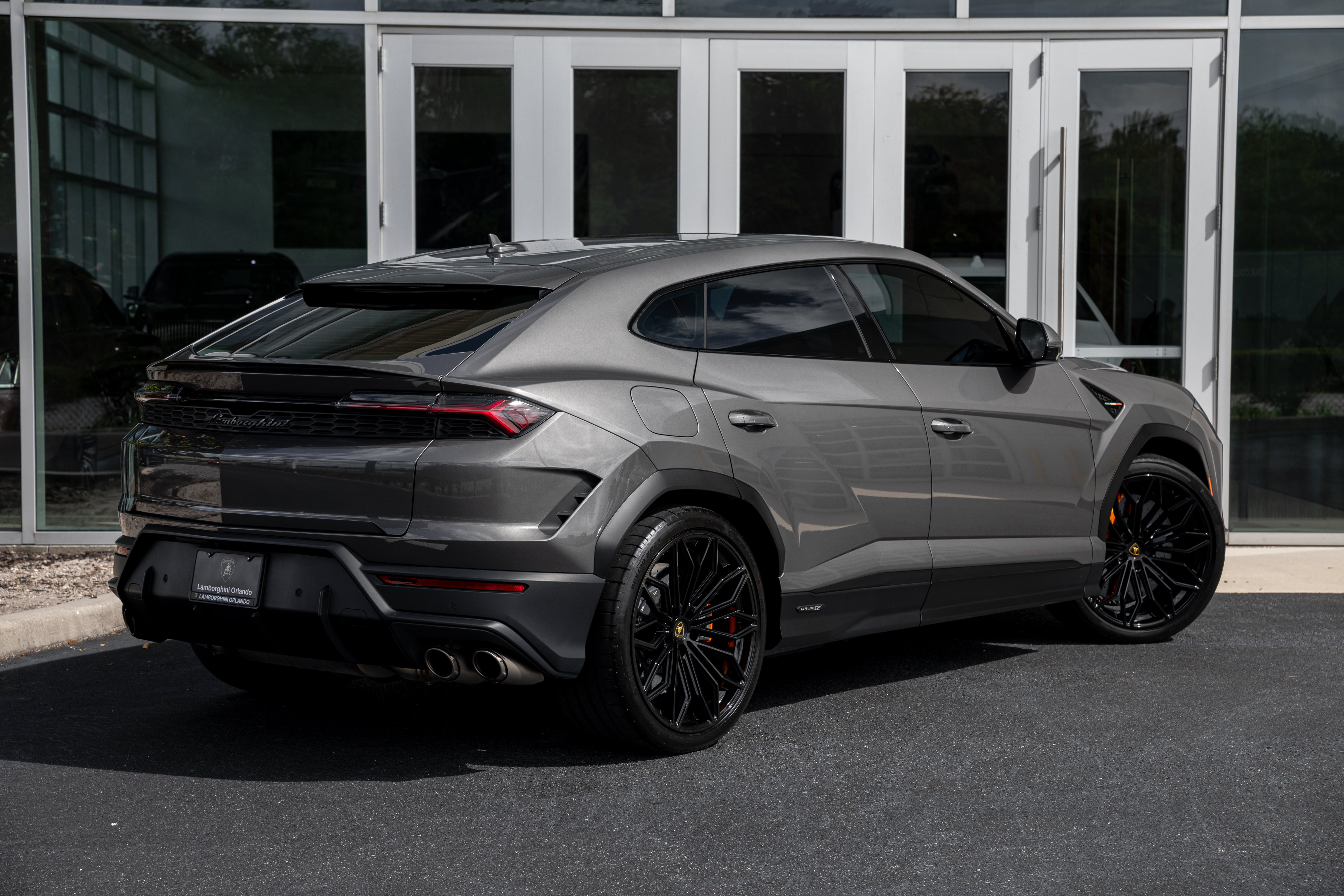 Used 2025 Lamborghini Urus Performante AWD/4WD image 32