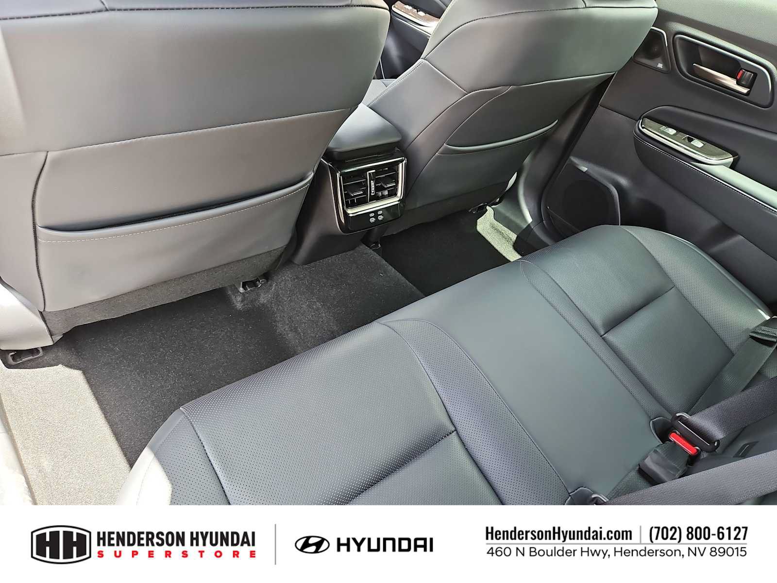 Used 2025 Toyota Crown Signia AWD/4WD image 18