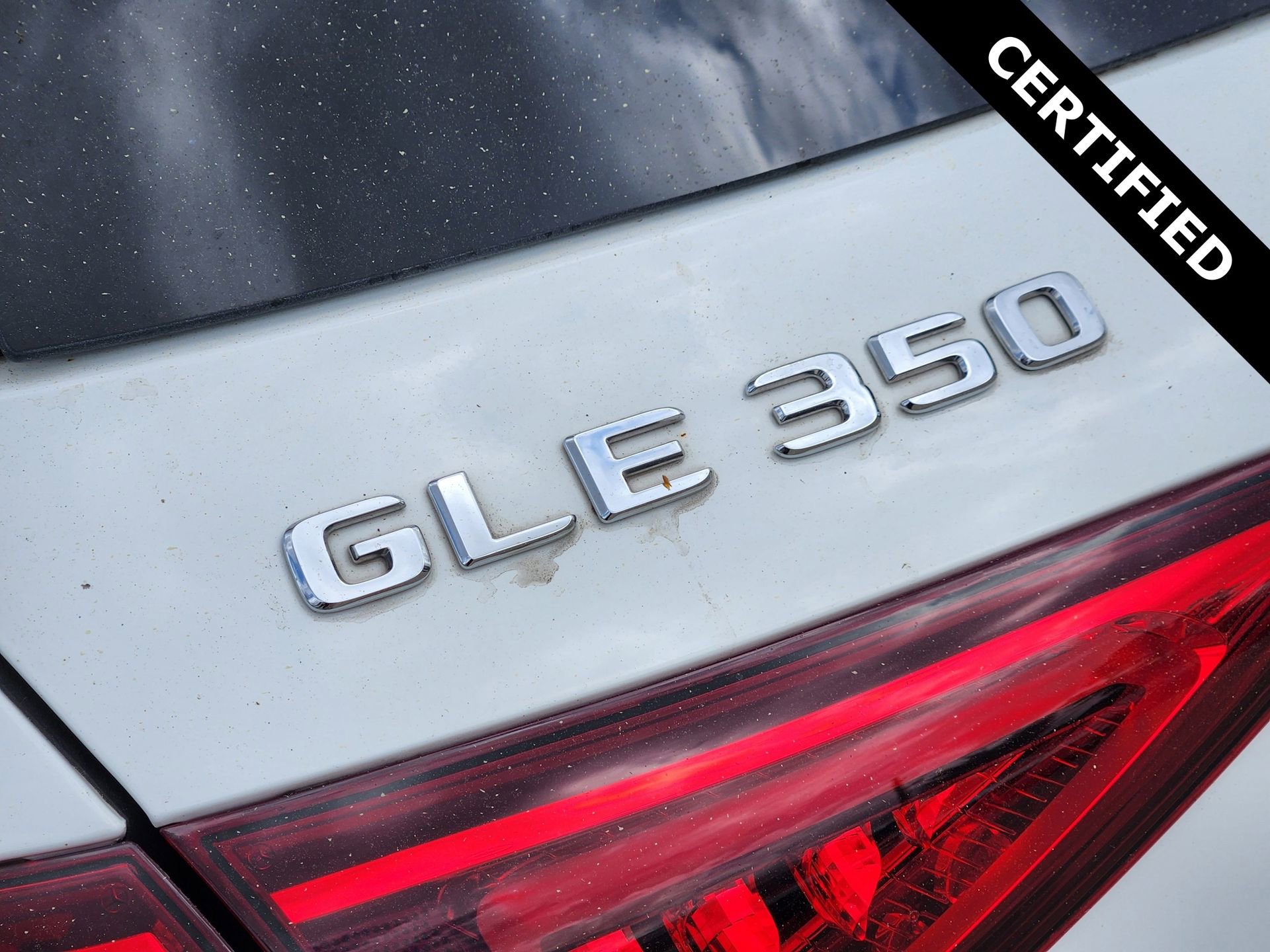 Certified 2022 Mercedes-Benz GLE 350 w/ AMG Line Interior image 14