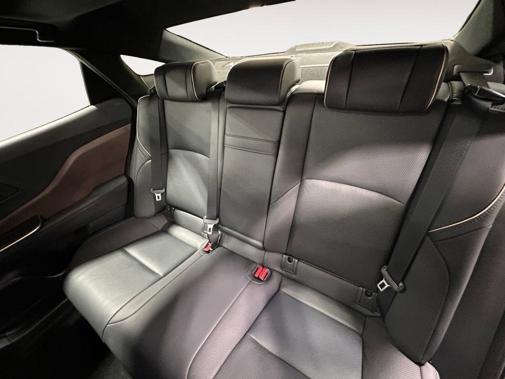 Used 2023 Toyota Crown Limited image 11