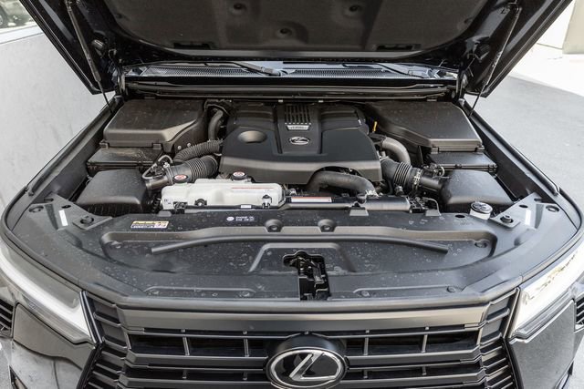 Used 2025 Lexus GX 550 w/ Accessory Package (2T) image 17