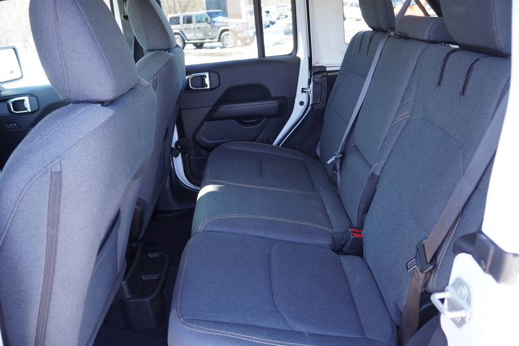 Certified 2025 Jeep Wrangler Unlimited Sahara w/ Safety Group image 18