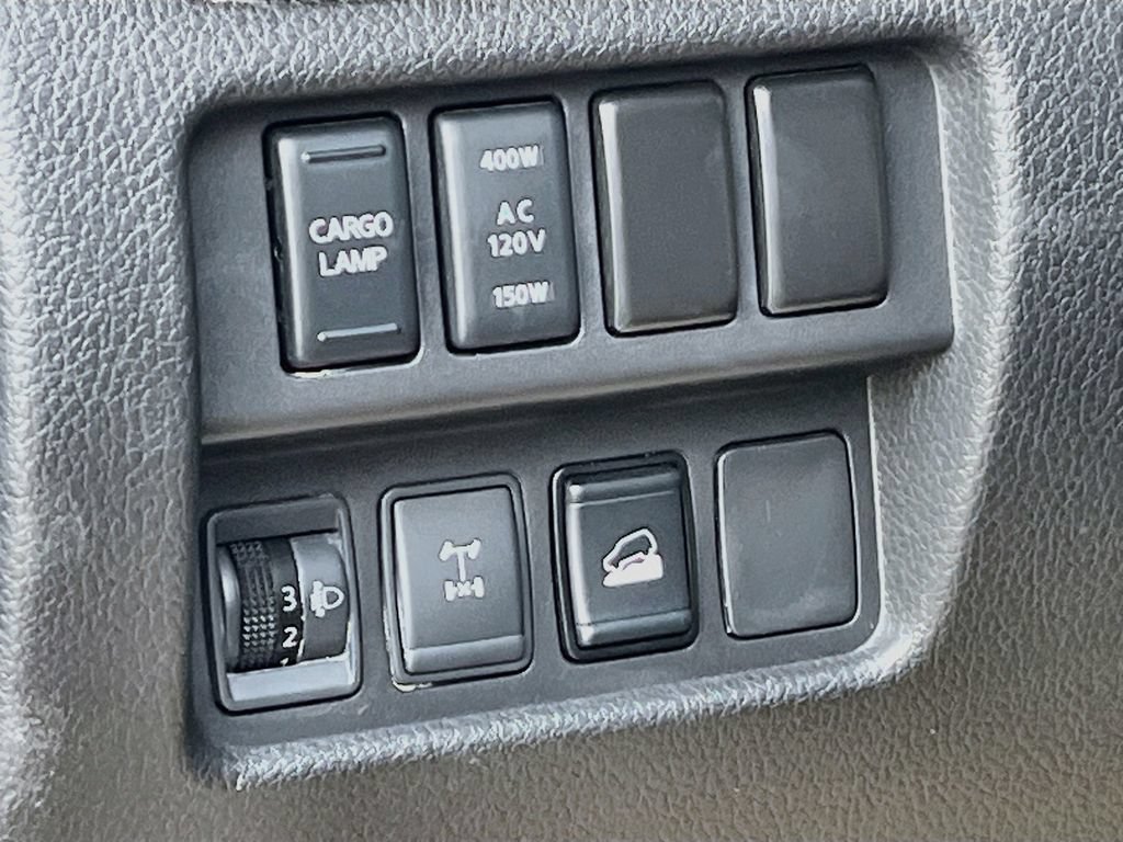 Used 2021 Nissan Titan PRO-4X w/ Pro-4x Convenience Package AWD/4WD image 10