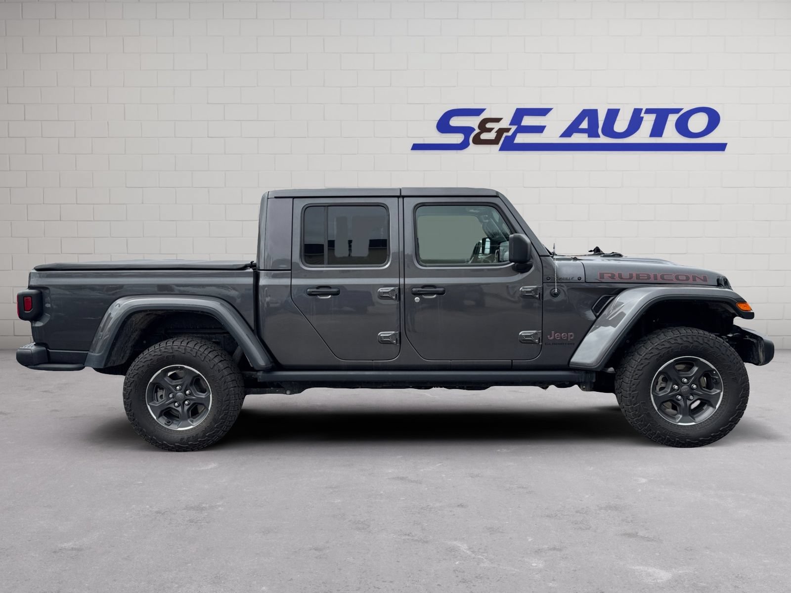 Used 2023 Jeep Gladiator Rubicon w/ Dual Top Group AWD/4WD image 6