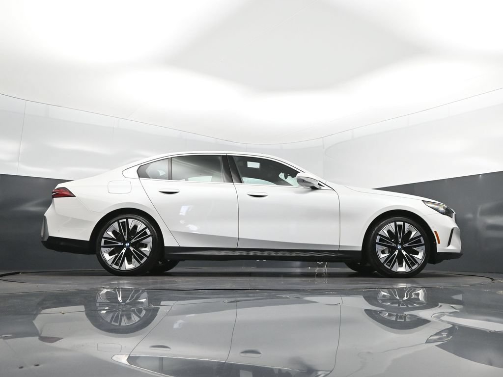 Certified 2026 BMW 530i RWD image 43