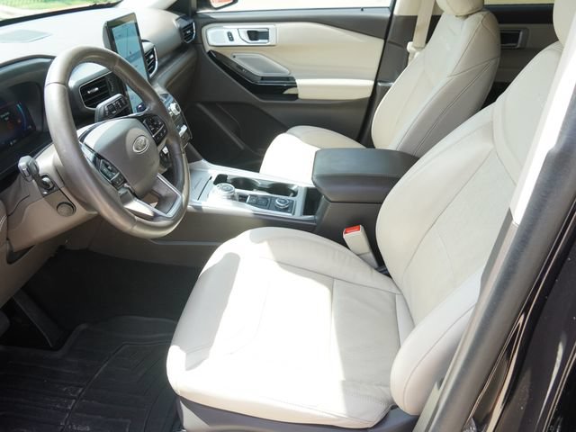 Used 2023 Ford Explorer Platinum w/ Technology Package AWD/4WD image 19