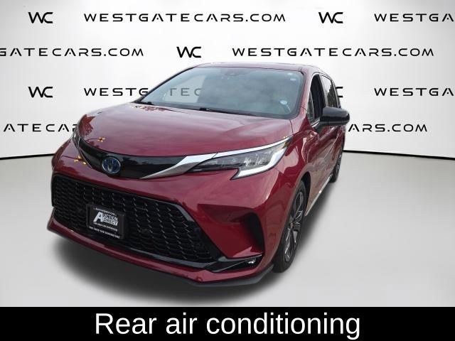 Used 2023 Toyota Sienna XSE w/ XSE Plus Package image 7