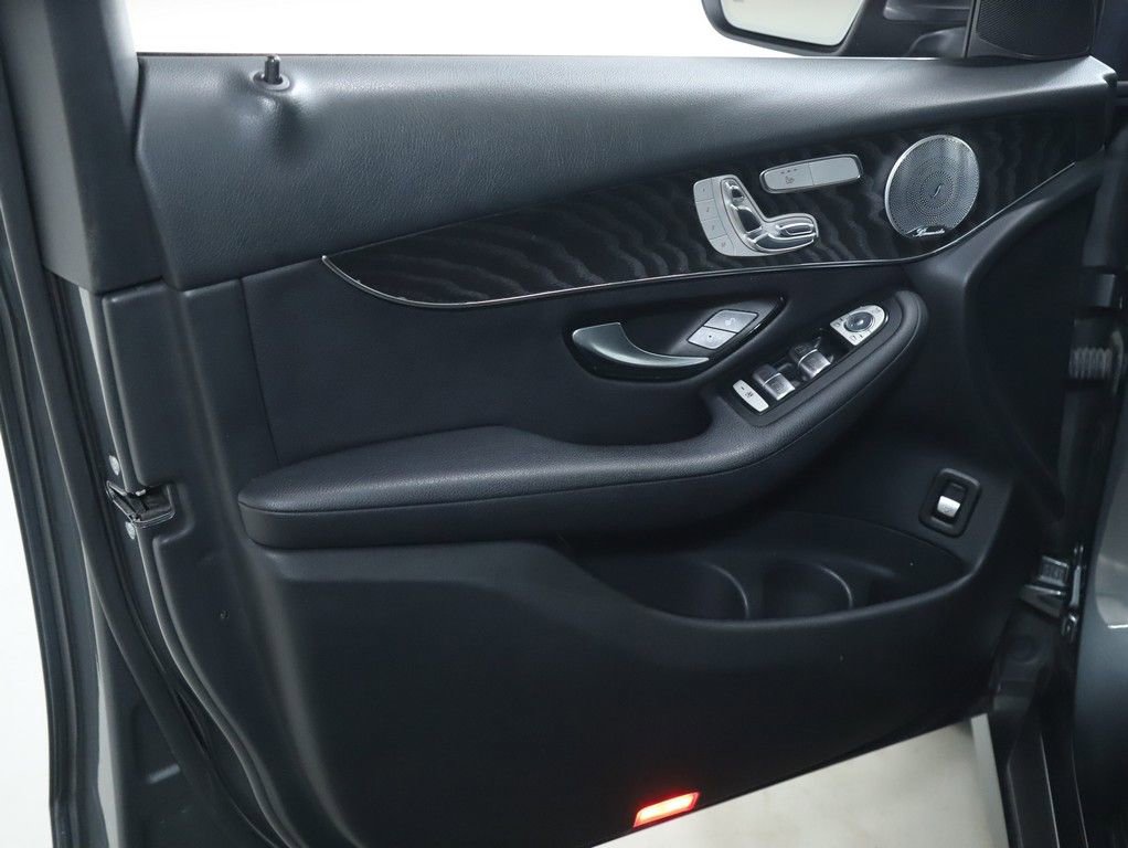 Used 2018 Mercedes-Benz GLC 300 4MATIC image 16