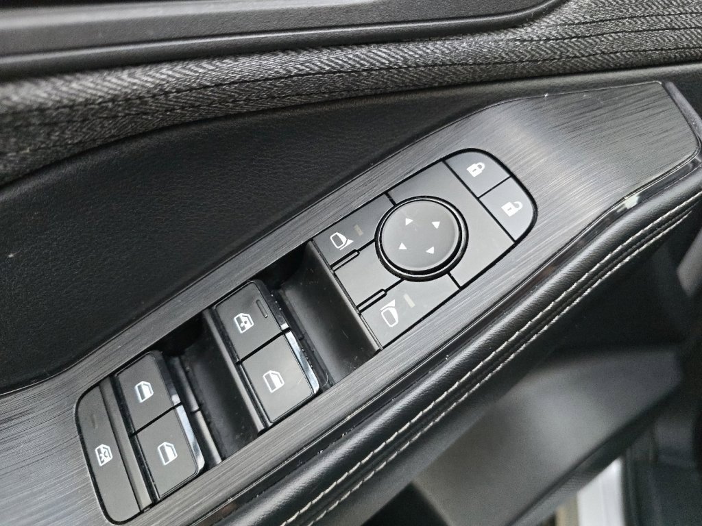 Certified 2023 Nissan Rogue SV image 32