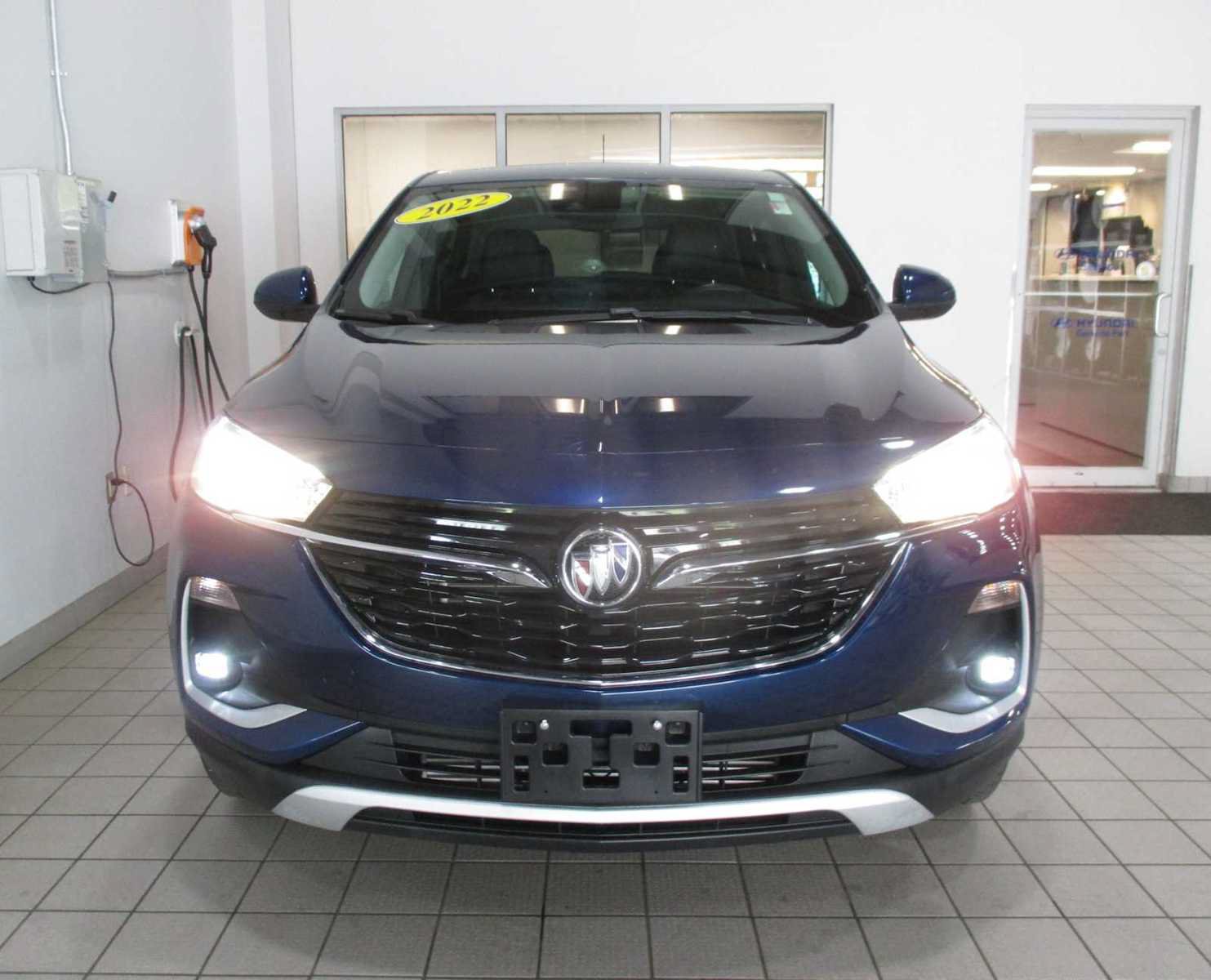 Used 2022 Buick Encore GX Preferred w/ Cold Weather Comfort Package FWD image 2