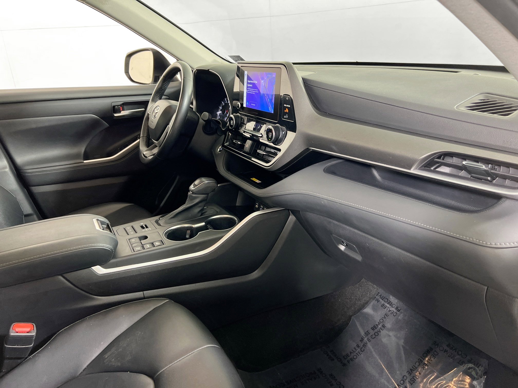 Used 2023 Toyota Highlander XLE image 30