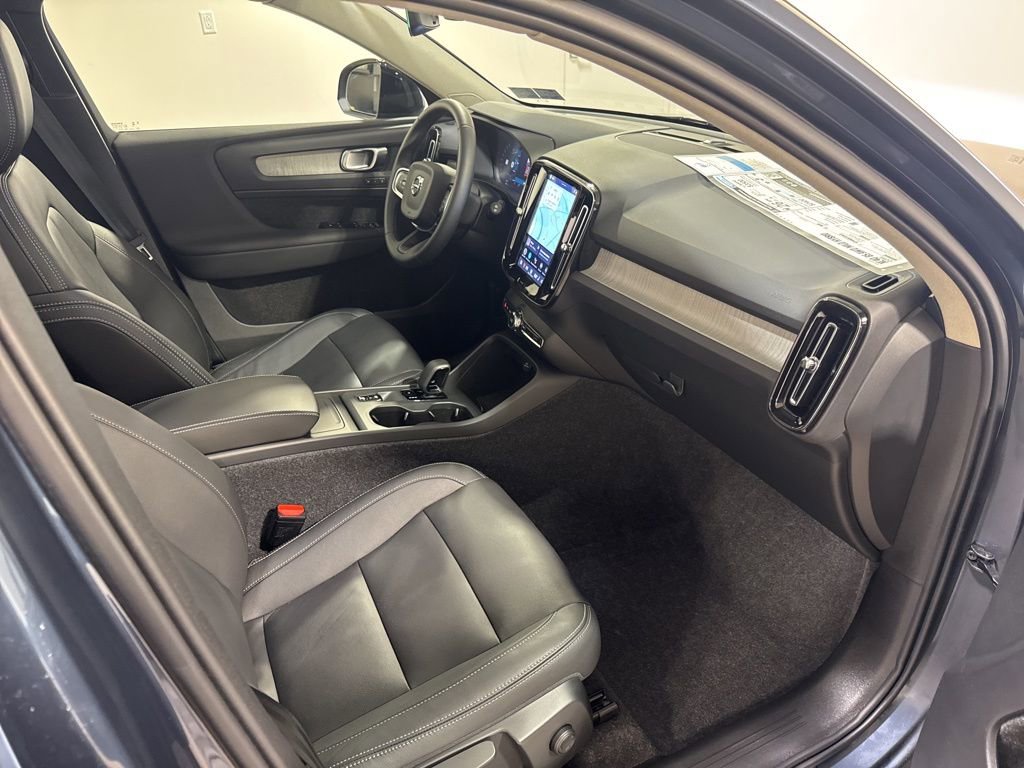 Used 2026 Volvo XC40 B5 Core w/ Climate Package image 27