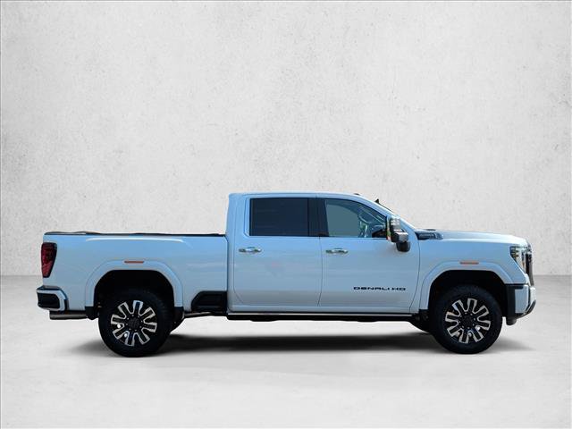 Used 2026 GMC Sierra 2500 Denali Ultimate w/ LPO, Black Badging Package AWD/4WD image 4
