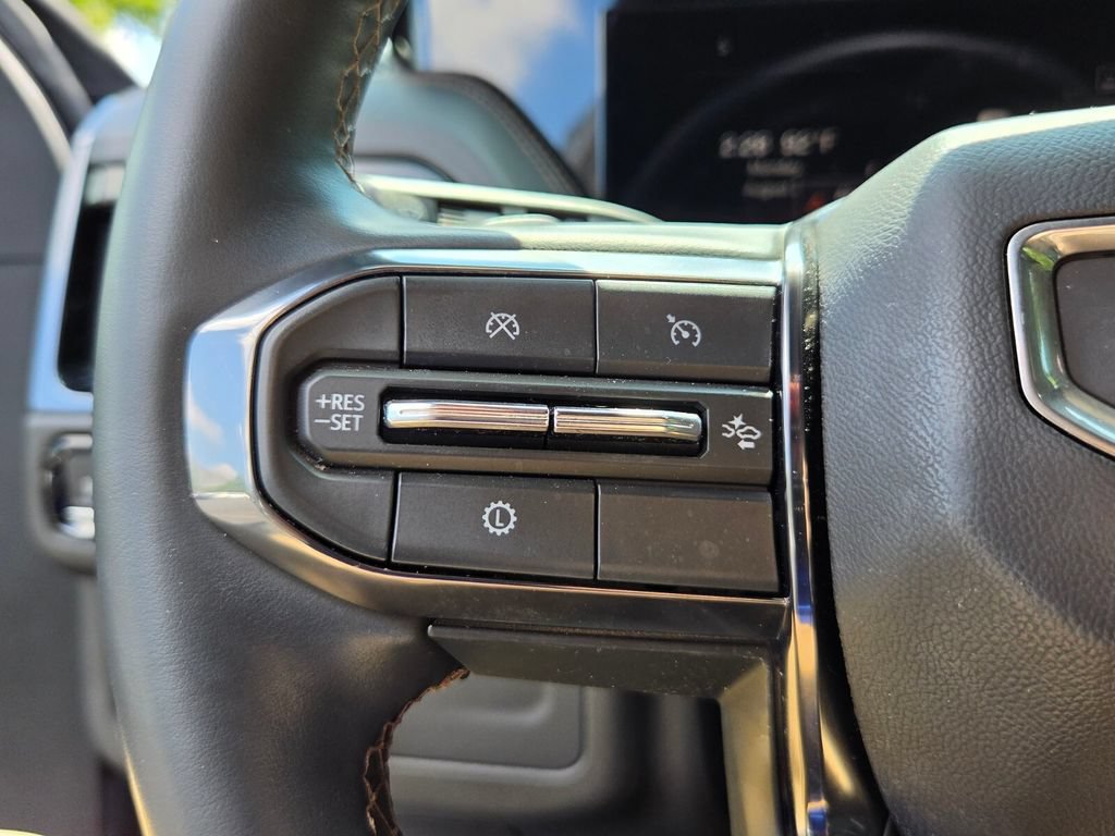 Used 2025 GMC Yukon AT4 w/ AT4 Premium Package AWD/4WD image 25