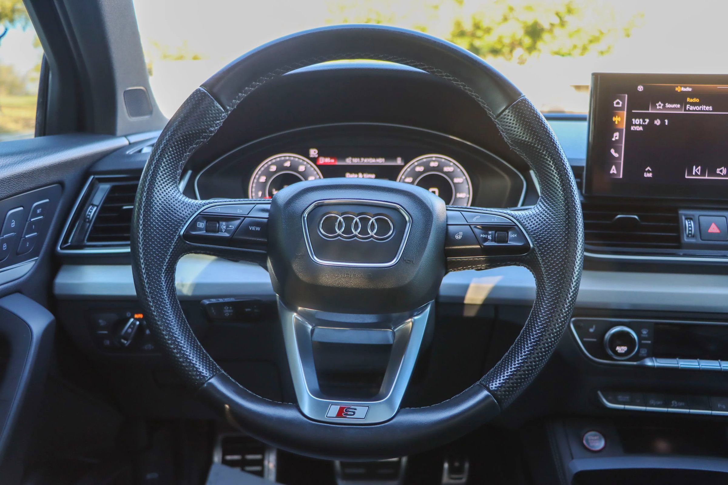 Used 2021 Audi SQ5 Premium Plus w/ Premium Plus Package image 28