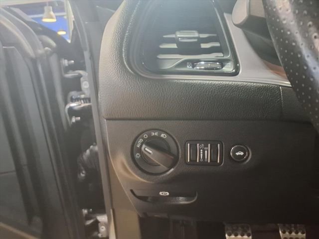 Used 2023 Dodge Challenger R/T w/ Blacktop Package image 20