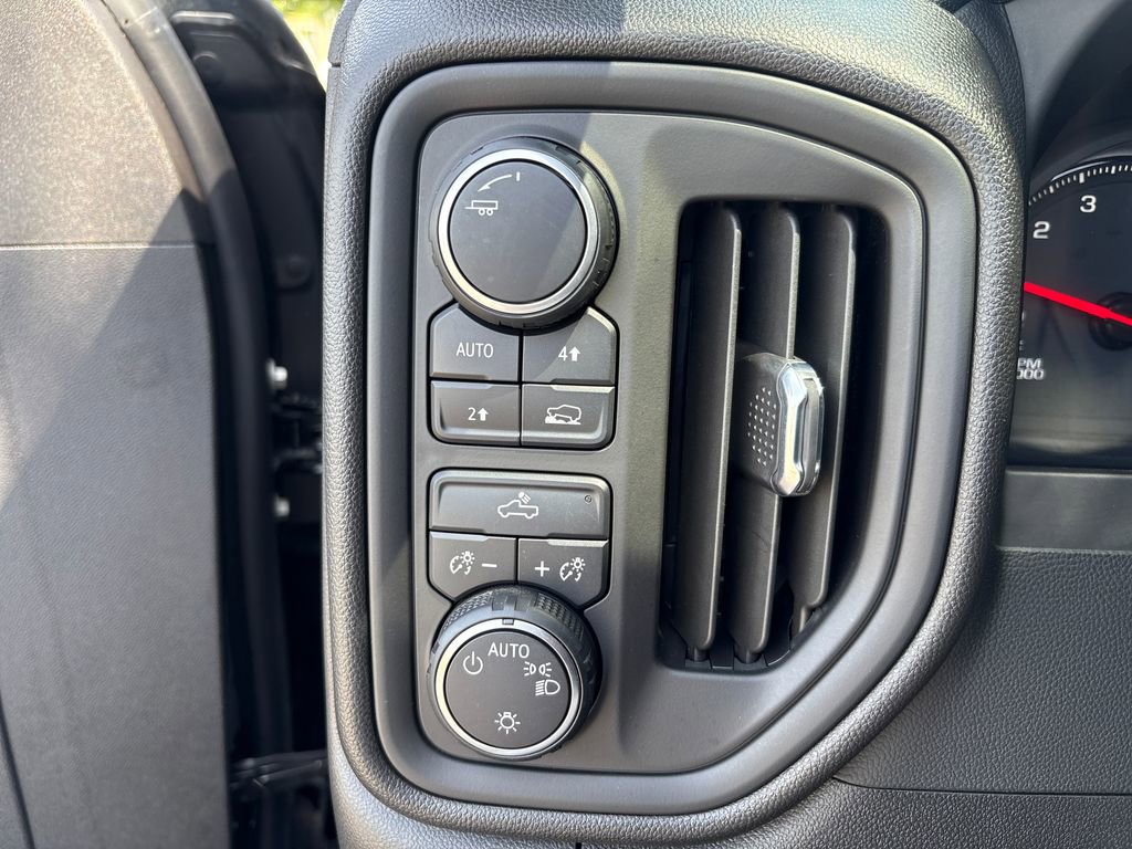 Certified 2023 Chevrolet Silverado 1500 Custom AWD/4WD image 18