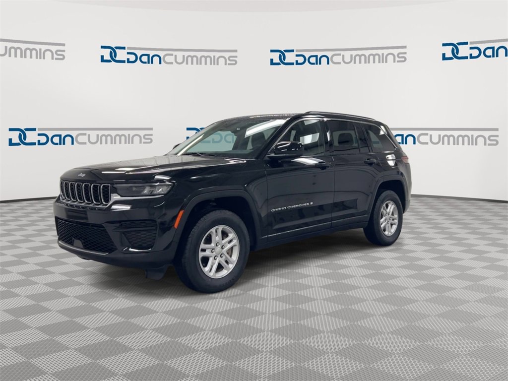 Used 2023 Jeep Grand Cherokee Laredo image 4