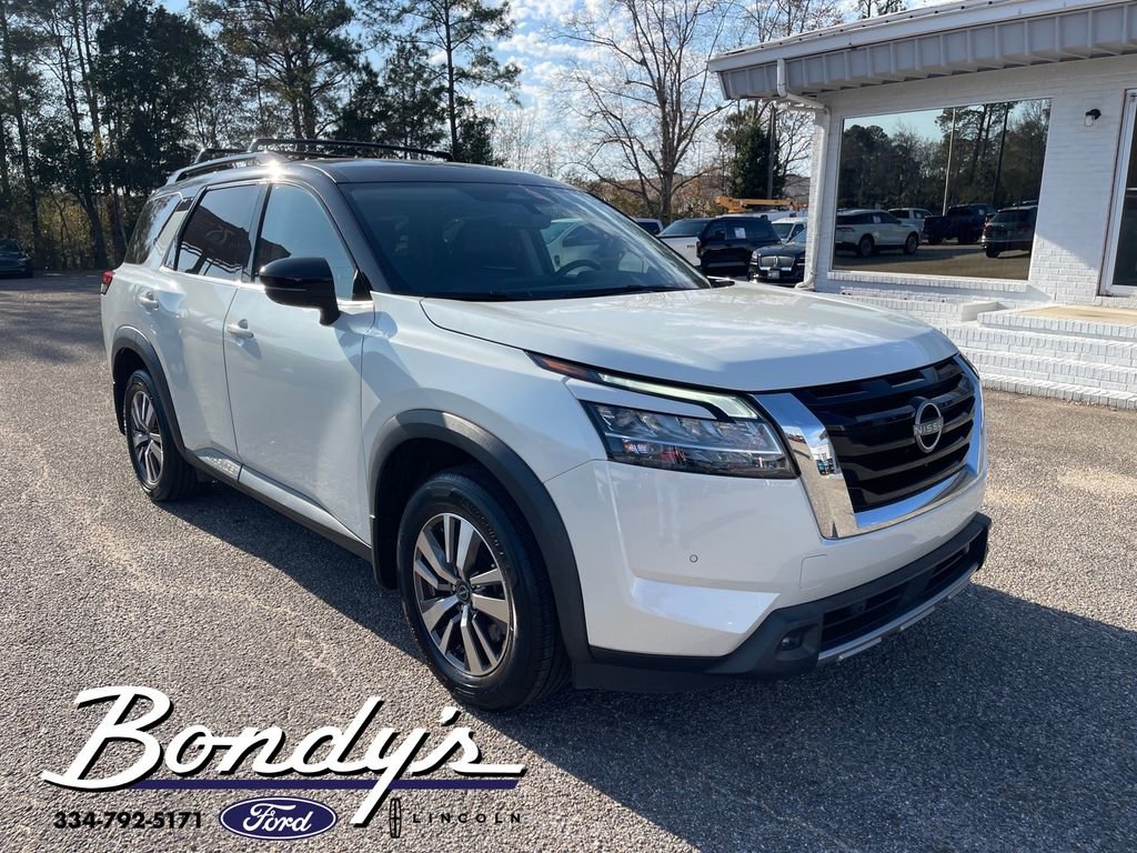 Used 2023 Nissan Pathfinder SL w/ Lighting Package (N92) image 2