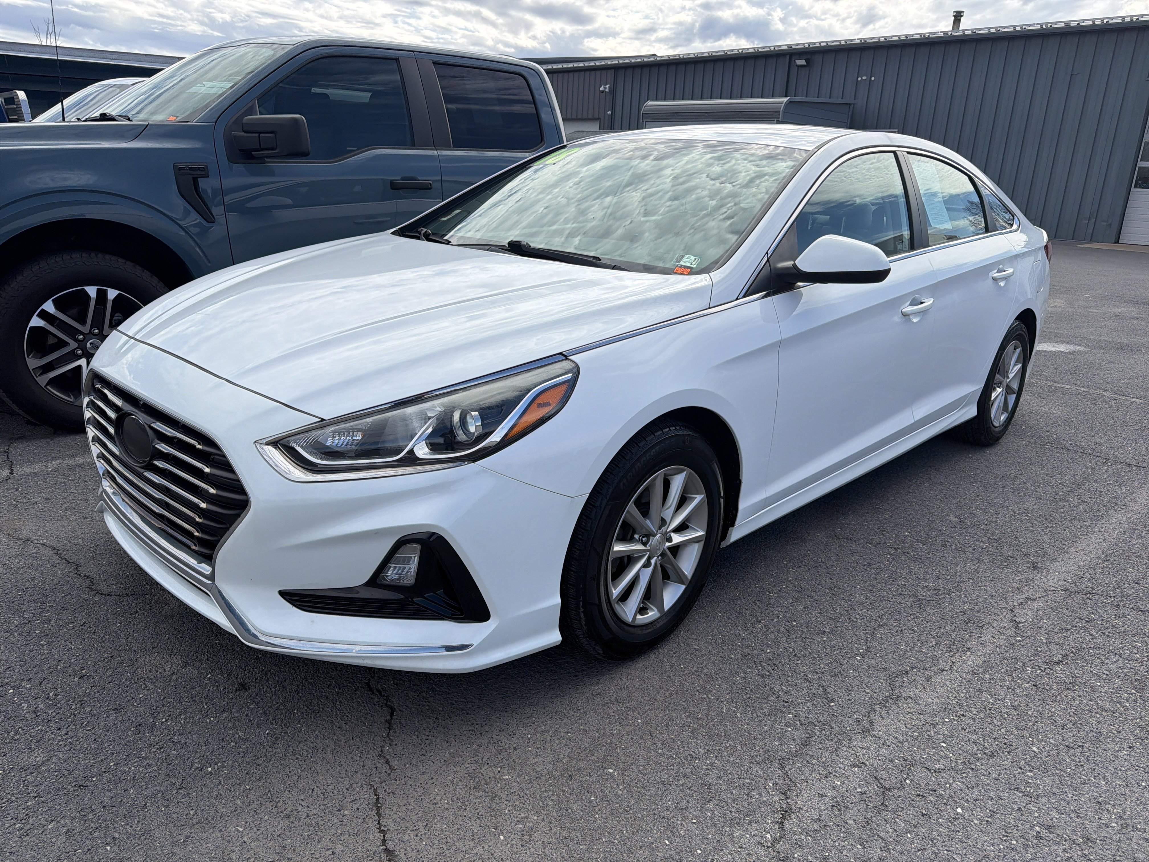Used 2018 Hyundai Sonata SE w/ Cargo Package image 2